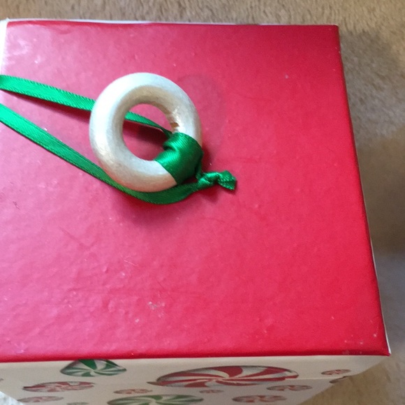 Peppermint Swirl Soy Wax Scented Candle  NWT 6.5oz - Picture 5 of 12